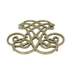 Round Shape Classic Aluminum Trivets Gold Finished Eco-Friendly Heat Resistant <b>Table</b> <b>Mats</b> Hot Pot Holder for Home Restaurant Use - Product Image 5