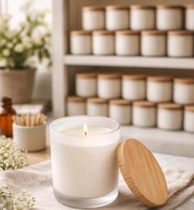 Frasco de Vidrio Artesanal para Velas con Tapa de Madera, Forma Cilíndrica, Libre de Parabenos, Aroma Duradero, 6 Meses de Duración - Product Image 3