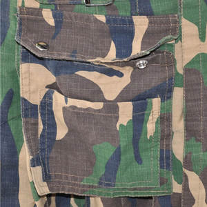 Kilt utilitaire pour homme, motif camouflage vert, style cargo traditionnel des Highlands écossais - Product Image 4
