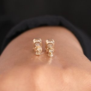 Pendientes de Moissanita con Corte Esmeralda y Baño de Rodio, Engaste Geométrico, Joyería Clásica para Uso Diario para Mujer - Product Image 5