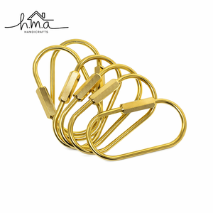 Anillo de Llavero Ovalado de Latón Dorado de Primera Calidad con Clip de Resorte, Diseño Moderno, Ecológico y Duradero, Personalizable para Llavero o Bolso - Product Image 1