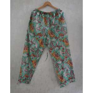 Conjunto de Pijama de Algodón con Estampado Floral Hecho a Mano para Mujer, Cómodo Conjunto para Descansar y Dormir - Product Image 5