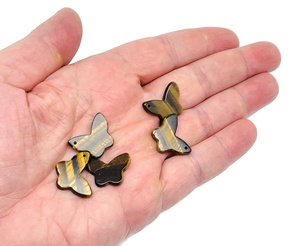 Pendentif en pierre œil de tigre en forme de papillon, perles artisanales polies sur le thème animalier - Product Image 4