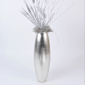 Vase décoratif en métal pour la décoration d'étagères dans le salon ou la chambre, avec un design artistique et une finition haut de gamme - Product Image 1