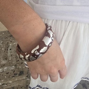 Auténtica Pulsera Hawaiana de Madera de Koa Rizada, Hecha a Mano, de Primera Calidad, con Forma Personalizada, Origen Uttar Pradesh - Product Image 2