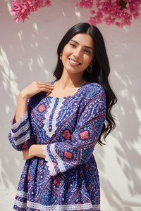 女性用デジタルプリントデルタシルクファンシーチュニック、レギュラー丈、スクエアネック、七分袖、完全縫製、スタイリッシュなウエスタン風トップス - Product Image 5