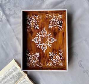 Plateau rectangulaire en émail imprimé motif bois, version classique, pour cuisine et restaurant, idéal pour le rangement et le service, par UO INDIA - Product Image 1