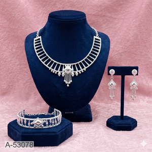 MOLL JEWELLERS สร้อยคอและกำไลข้อมือประดับเพชรซิร์คอนทรงคุชชั่นเคลือบทอง 24K แบบดั้งเดิม ผลิตจากโลหะผสมสังกะสี สำหรับผู้หญิง เหมาะสำหรับวันครบรอบ - Product Image 5