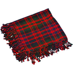 Kilt écossais personnalisé et polyvalent, motif tartan Macdonald, accessoire haut de gamme pour homme et femme - Product Image 1