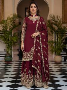 Ensemble de kurta en soie chinon de luxe pour les occasions de fête et les mariages, collection festive - Product Image 1