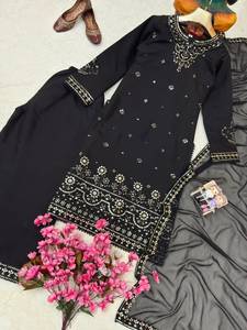 Ensemble prêt-à-porter en soie romaine avec broderie de fil de créateur et travail de zari à sequins de 5 mm, comprenant un haut, un pantalon palazzo et un dupatta en georgette. - Product Image 4