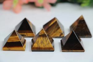 Pirámide de cristal Pirámide de ojo de tigre natural Piedra natural Piedras preciosas Curación Ágata Pirámides Mayorista - Product Image 2