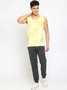 Camiseta sin mangas para hombre, amarilla, estampada, con cuello redondo, estilo casual de punto - Product Image 3