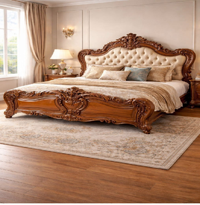 Opulento adorno de hojas doradas en una cabecera capitoné color champán. Sofisticación barroca de alta gama disponible a precios de mayorista. - Product Image 3