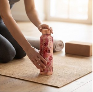 Bouteille d'eau en cuivre à motif floral rose et rouge, en acier inoxydable, avec bouchon à vis, thermos pour le bureau, la maison, les voyages, le yoga - Product Image 3