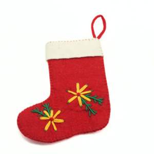 ถุงเท้าคริสต์มาสทำมือจากผ้าขนสัตว์สีแดง - เป็นมิตรกับสิ่งแวดล้อมและนุ่มนวล คุณภาพสูง สำหรับตกแต่งในช่วงเทศกาล - Product Image 1