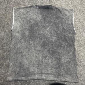 Camiseta sin mangas para hombre, lavada al ácido, de algodón grueso, estilo urbano, con estampado gráfico, cuello redondo, personalizada - Product Image 5
