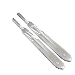 Cuchillas Quirúrgicas de Precisión y Mango de Bisturí Estéril Surgi para Procedimientos Médicos, Acero Inoxidable de Alta Calidad, Desechables - Product Image 3