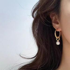 Pendientes Clásicos de Perlas de Agua Dulce Naturales con Inyección de Oro de 14K, Versátiles y Sencillos, Perlas Sonriente, Venta al por Mayor - Product Image 4