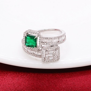 Anillo de Oro Blanco Sólido de 18K con Esmeralda Natural Cuadrada y Doble Banda Entrelazada con Halo de Diamantes, Joyería Fina, Memoria Jewels - Product Image 2