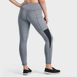 Leggings de compression à haute élasticité pour femmes - Pantalons de sport performants pour la course à pied et le cyclisme avec logo personnalisé - Product Image 3
