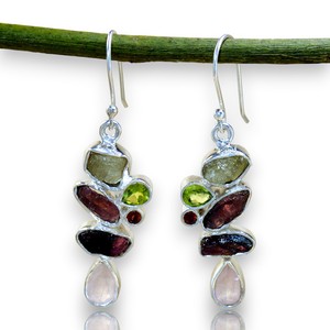 Pendientes de Plata de Ley 925 Hechos a Mano de Alta Calidad con Turmalina Natural en Bruto, Pendientes Colgantes Únicos y Encantadores - Product Image 1