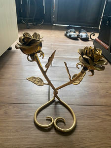 Hermoso Diseño de Rosa Metálica Moderna, Hecha a Mano y Soldada, con Pétalos y Hojas Detallados, Creando una Decoración Artística de Lujo - Product Image 2