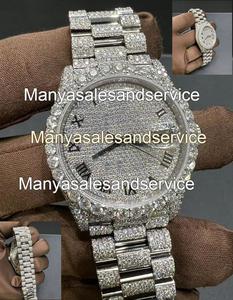 Montre pour homme personnalisée avec cadran en verre glacé serti de diamants Moissanite VVS1, bracelet en acier inoxydable avec fermoir, résistance à l'eau 10 bars - Product Image 3