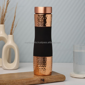 Bouteille d'eau en cuivre durable pour la maison, le bureau et les voyages, favorisant l'hydratation naturelle, la digestion et l'équilibre de vitalité. - Product Image 1
