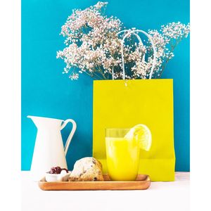 Sacchetti Regalo Giallo Brillante di Media Dimensione, 30 Pezzi, con Manici, 28x13x20 cm, per Uso Multiplo - Product Image 1