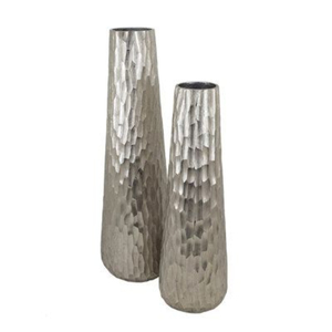 Vase en métal argenté martelé, pot à fleurs décoratif en aluminium fait main de luxe pour centre de table de mariage et décoration de salon - Product Image 3