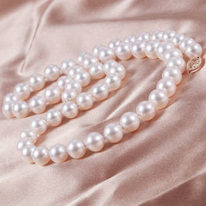 สร้อยคอมุกน้ำจืดจูจี้ 8 มม. แสงสว่างสวยงาม ทอง 14K สำหรับคุณแม่  ไลฟ์สดจากอินเทอร์เน็ต - Product Image 4