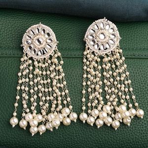 Pendientes Kashmiríes de Lujo Chapados en Oro para Mujer |   Pendientes Étnicos Tradicionales con Piedra Verde y Borlas de Perlas |   Nupcial - Product Image 6