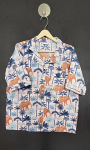Ensemble de pyjama artisanal en coton imprimé avec des éléphants majestueux en terre cuite et des palmiers indigo tropicaux, séchage rapide pour l'été - Product Image 2