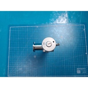Válvula de Diafragma de Alta Pureza FUJIKIN 316L TIPO N.C 500785, Usada como Pieza de Repuesto para Equipos de Semiconductores Legacy - Product Image 2