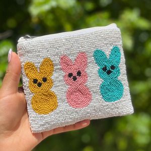 Porte-monnaie sophistiqué brodé à la main avec des perles de rocaille, sac cadeau unique et durable fait main avec broderie perlée - Product Image 6