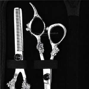 Ensemble de ciseaux de coiffure professionnels en acier inoxydable, lame tranchante, pour droitiers, manche long, utilisation en salon, étui noir inclus SAAR - Product Image 5