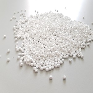 Masterbatch de remplissage PP4300/PP4400 haute performance au carbonate de calcium pour le moulage par injection économique des sacs tissés (granulés/pellets) - Product Image 2