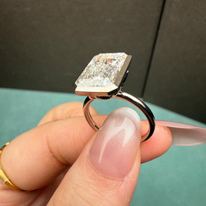 แหวนแต่งงานเพชรทรงเหลี่ยมมรกต 6.00 กะรัต สุดฮิต คลาสสิก สำหรับงานปาร์ตี้ ทองคำ 10k สีเหลือง ประดับเพชร Iced Jewelz - Product Image 3