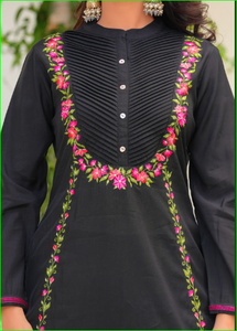 Ensemble de kurta brodé en resham noir à motifs floraux - Product Image 4