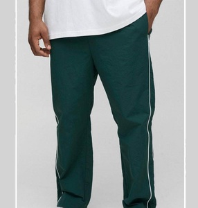 Pantalones de chándal holgados de forro polar lisos para hombre con cordón, transpirables y acampanados - Product Image 5