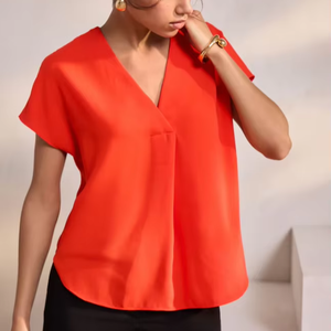 Blusa de Manga Corta con Cuello en V, Estilo Casual y Relajado, con Logotipo de Marca Personalizado OEM, Opciones de Varios Colores para Mujer - Product Image 3