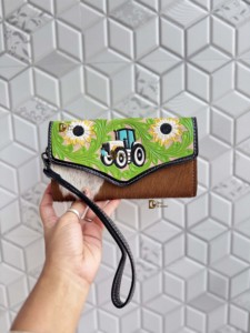 Nouvelle pochette en cuir artisanal à la mode avec broderie cœur en fourrure, portefeuille bohème élégant avec sangle pour usage quotidien - Product Image 4