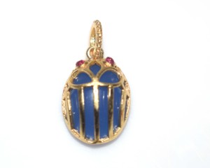Pendentif Scarabée Minuscule en Or 18K Fait Main avec Sertissage Clos et Pierres Précieuses Multicolores, Style Bohème pour Femme et Unisexe, Idéal Soirée, Certifié IGI - Product Image 2