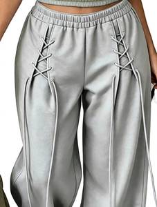 Ensemble de détente 2 pièces pour femme : haut court côtelé et pantalon de survêtement large à lacets - Product Image 6