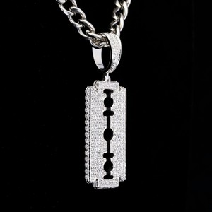 Bijoux Hip Hop fascinants, pendentif lame de rasoir à double tranchant en diamants Moissanite tendance pour hommes et femmes - Product Image 3
