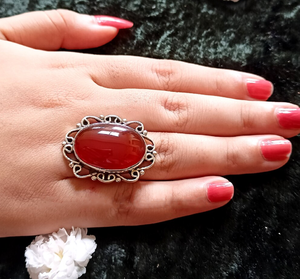 แหวนพลอยคาร์เนเลียนรูปวงรีขนาดใหญ่ แหวนทำมือประดับพลอยสีส้มธรรมชาติ ของขวัญเครื่องประดับสำหรับเธอ เงินแท้ - Product Image 3
