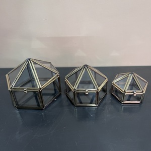 กล่องเครื่องประดับแก้วทรงเรขาคณิต ชุด 3 ชิ้น กล่องใส่ของกระจกทองเหลืองวินเทจ กล่องใส่แหวนแต่งงาน กล่องโชว์แก้วใส ของตกแต่งบ้าน - Product Image 1