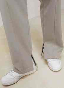 ชุดวอร์มผ้าฝ้ายสีเทาโดฟแบบครอป ทรงฟันเฟือง พร้อมฮู้ดและกางเกงจ็อกเกอร์ 2 ชิ้น สำหรับผู้หญิง คุณภาพสูง ขอบแขนและชายเสื้อยืดแบบยืดหยุ่น - Product Image 5