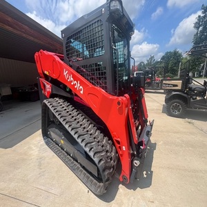 Cargadora compacta de orugas Kubota SVL97-3 de alto flujo, diseñada para construcción, paisajismo, demolición y manipulación de materiales. - Product Image 2